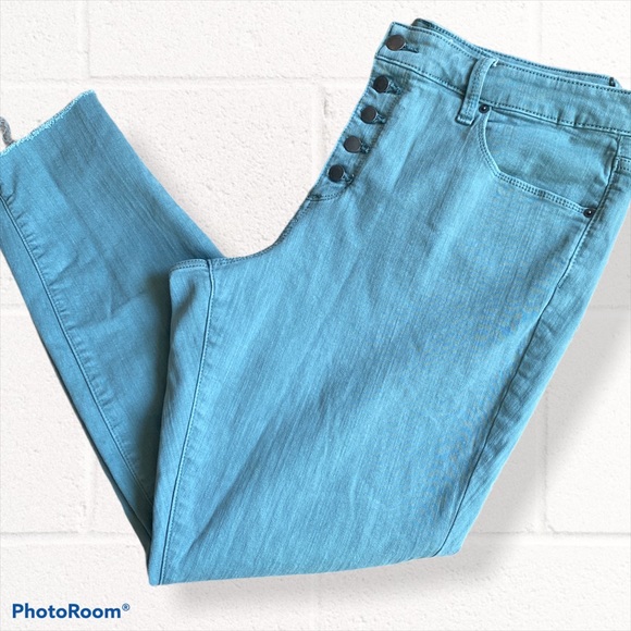 Universal Thread High Rise Cropped Jeans - Picture 2 of 10